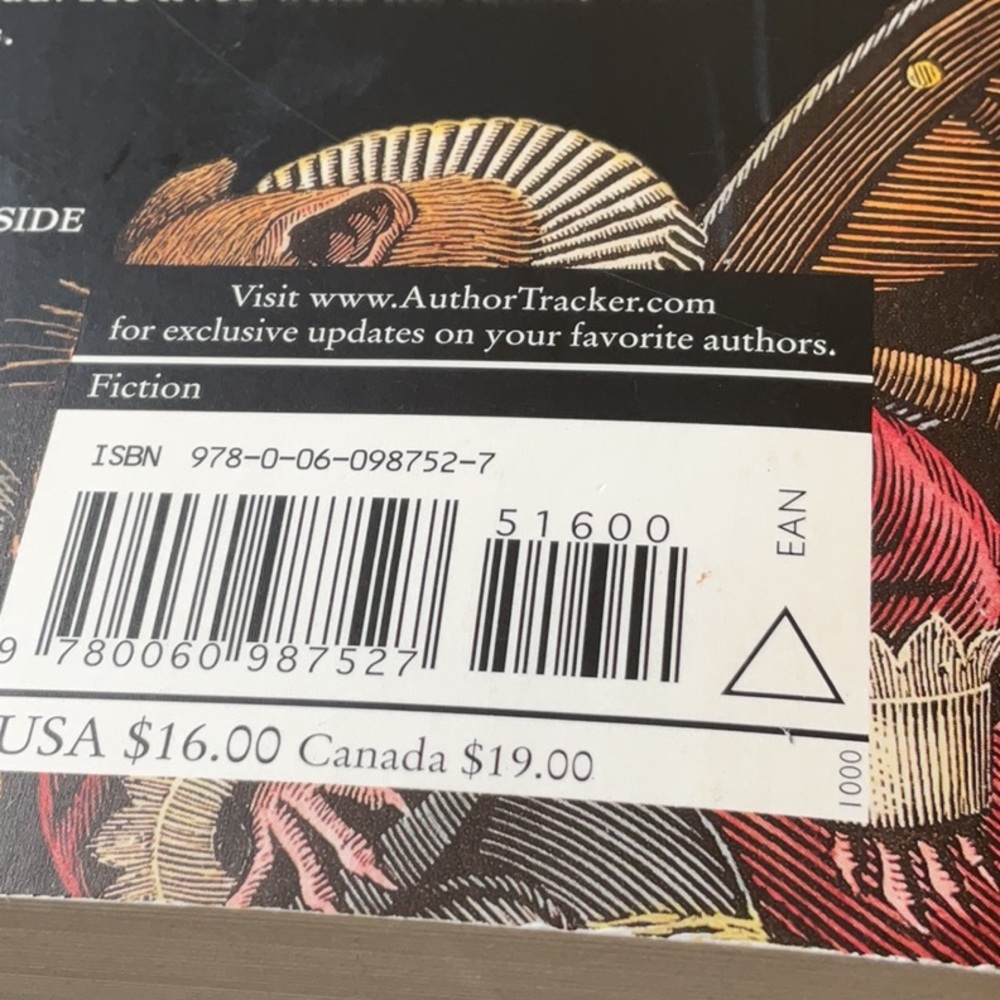 Entertaining Soft Cover Summer Read . - Picture 5 of 5